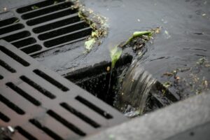 Apa pluviala contaminata