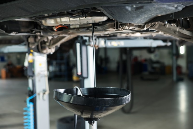 Soluții pentru tratarea apelor uleioase în service-uri auto și hale industriale
